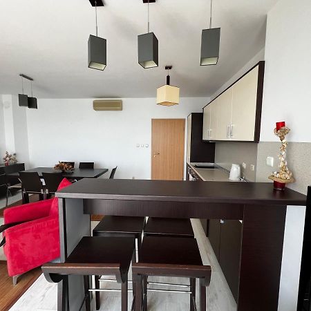 רבדה Modern Beachfront Apartment With Pool מראה חיצוני תמונה