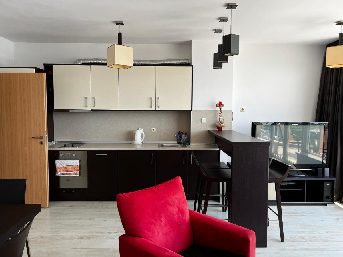 רבדה Modern Beachfront Apartment With Pool מראה חיצוני תמונה